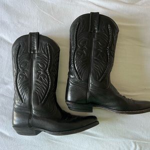 Black cowgirl boots🖤🤠